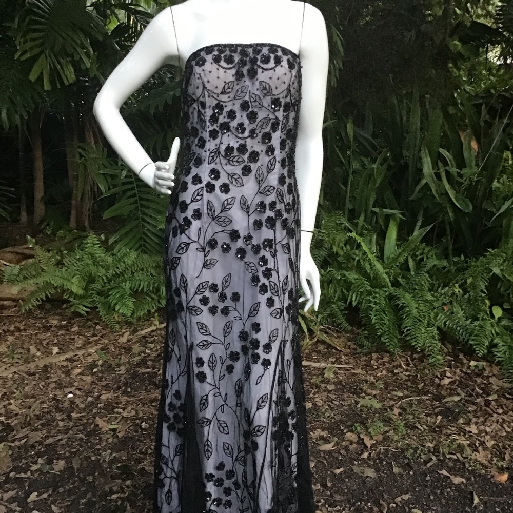 Vintage Cache beaded Dress with white lining - Picture 6 of 8